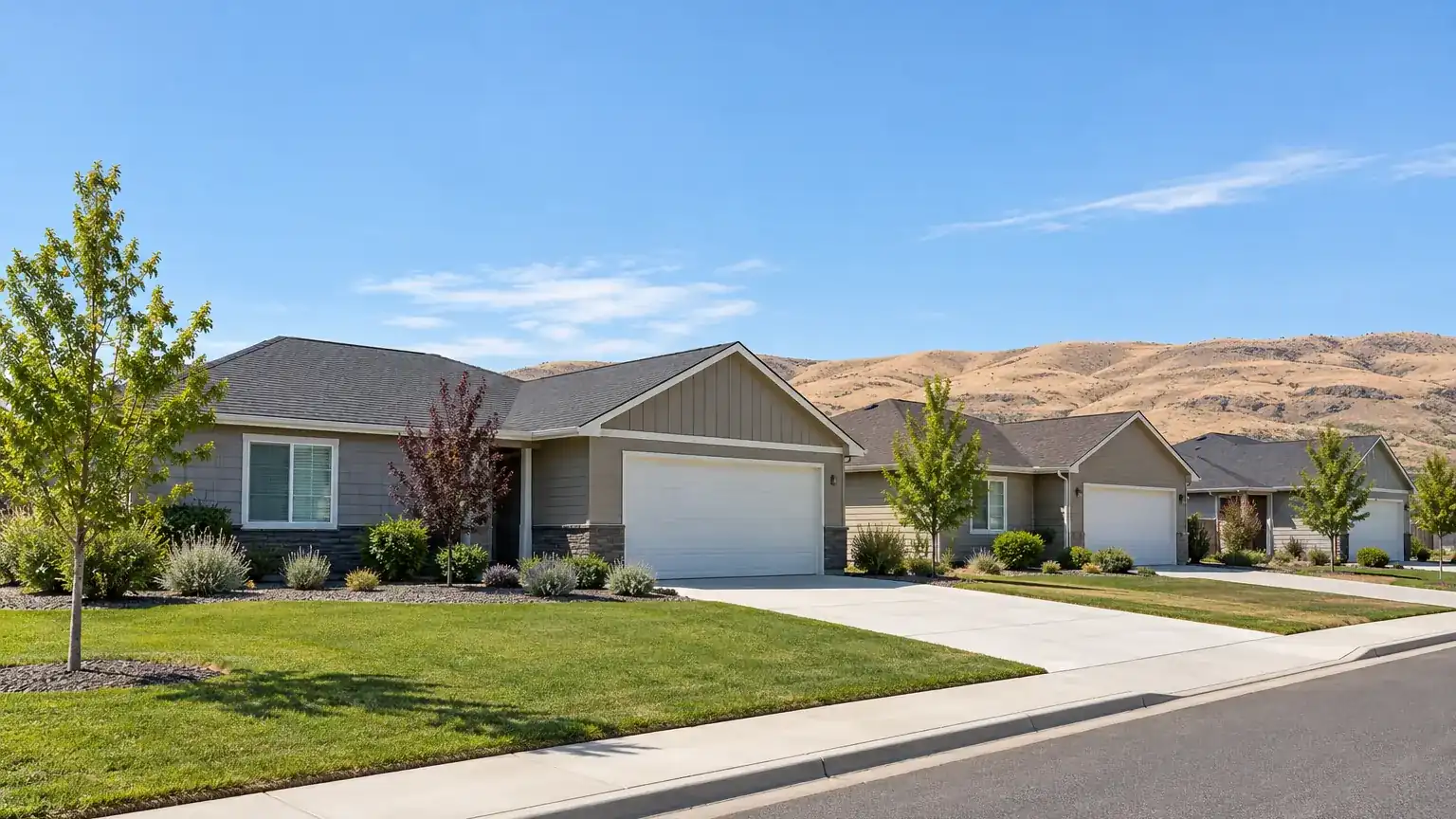 Residential street of typical houses in Kennewick