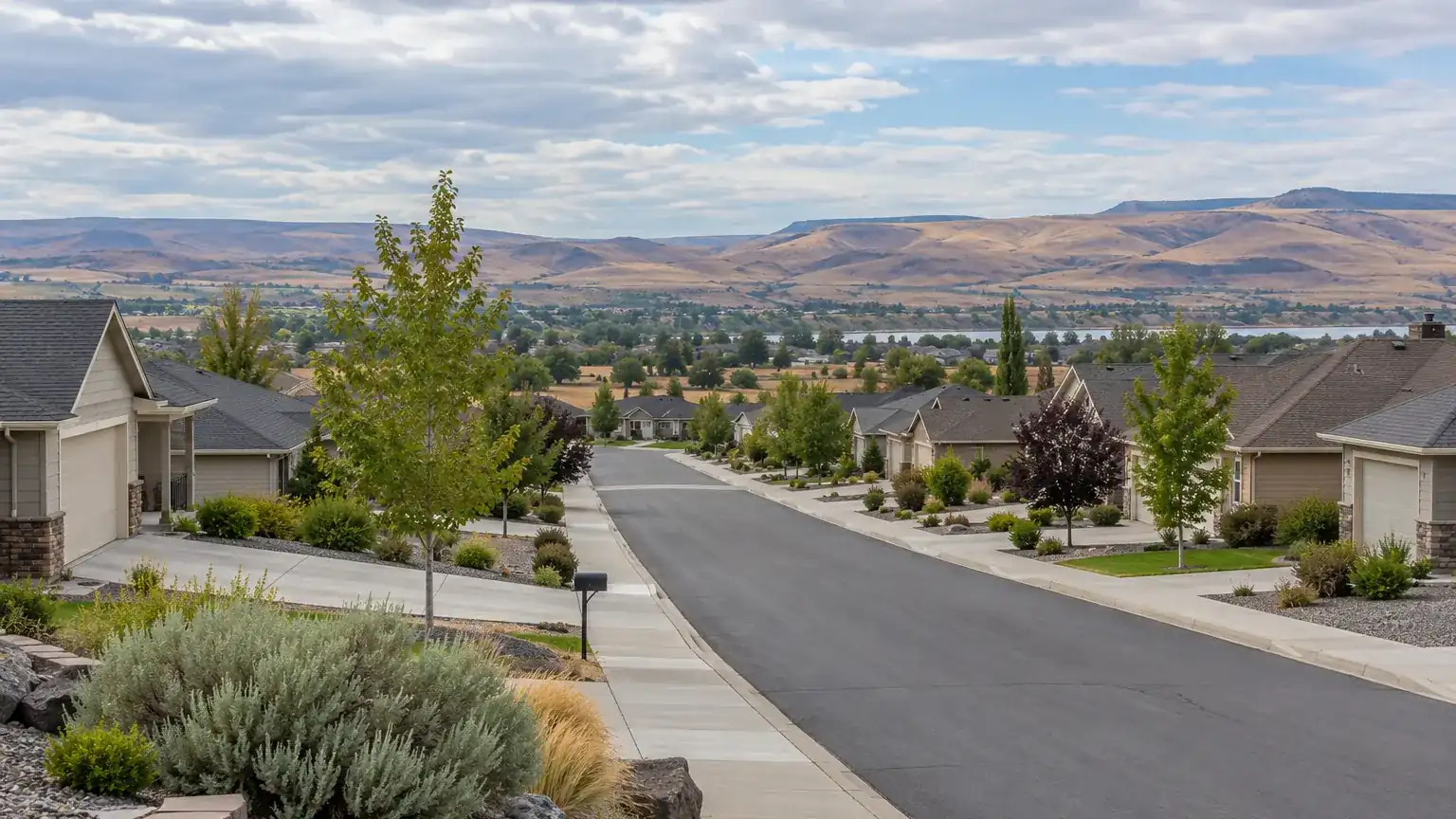 Typical neighborhood street in the Kennewick area